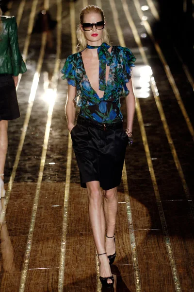 Look 15